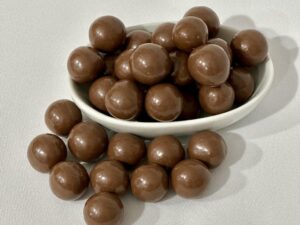 Rumos K&oacute;kuszos Tejcsokol&aacute;d&eacute; drazs&eacute; 100g